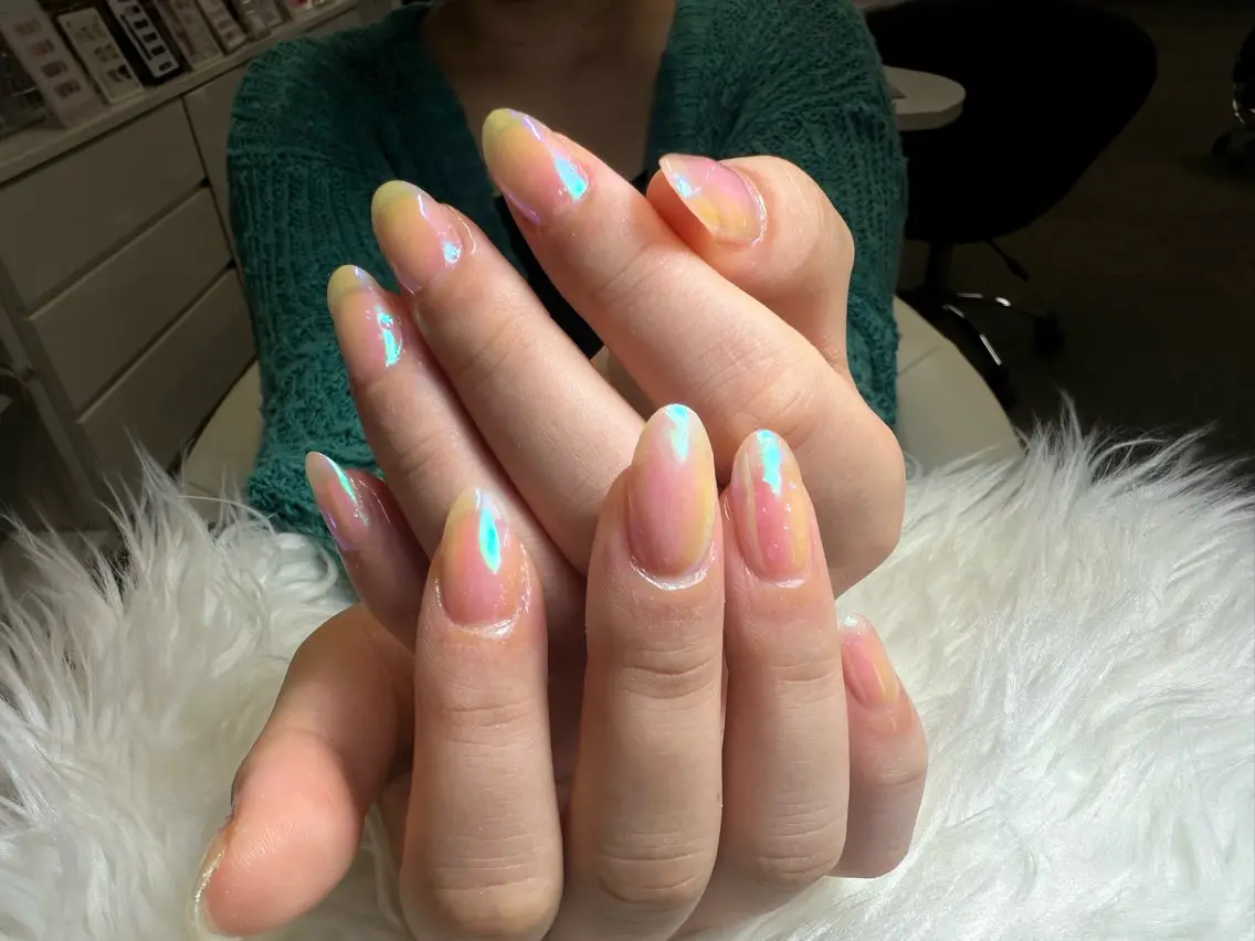 ネイル オーロラネイル 氷ネイル・うるうるネイル ミラーネイル ニュアンスネイル ピンク Nini 🎀のネイルデザイン