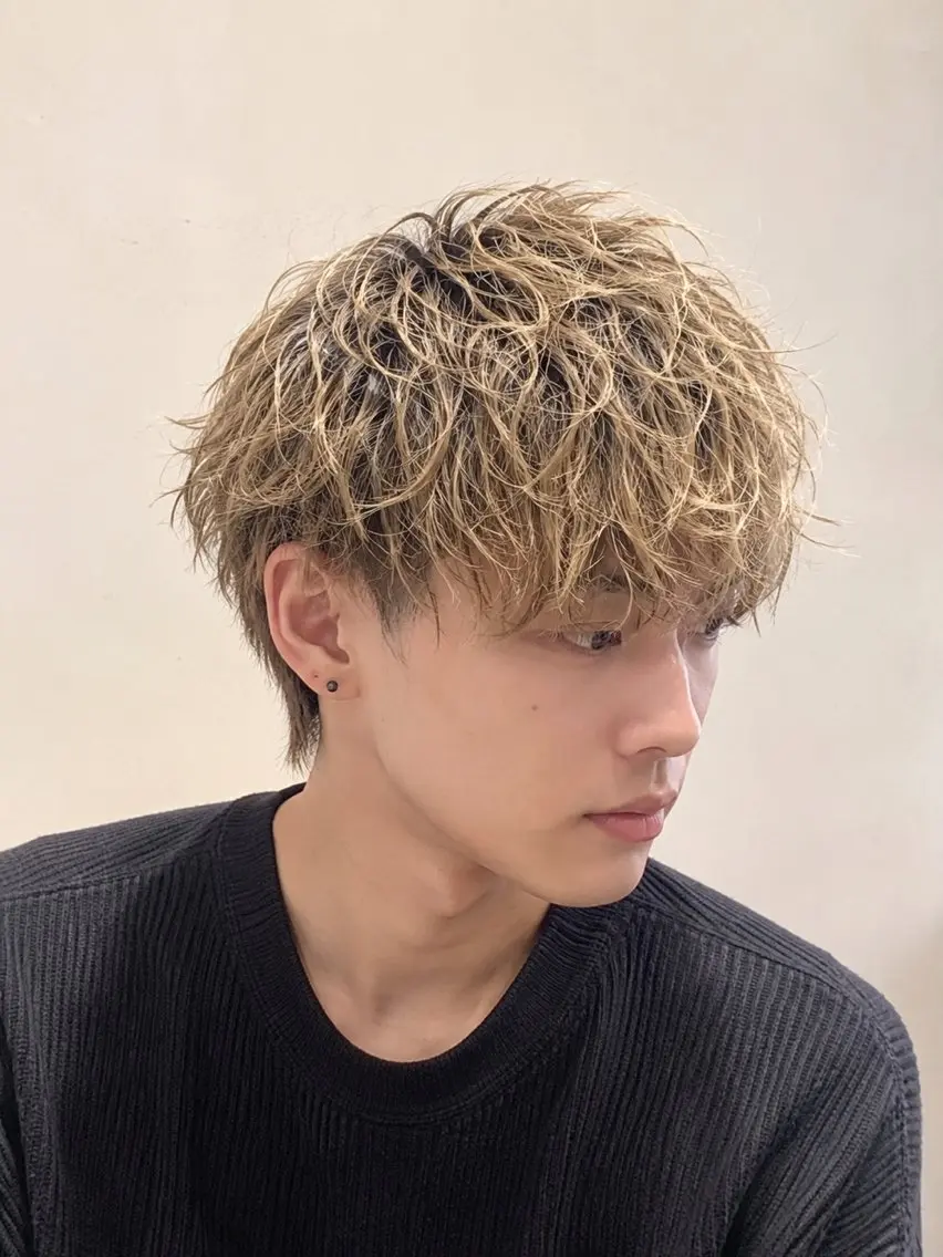 メンズカット+ブリーチ込みダブルカラー+眉カット+1stepトリートメントの写真