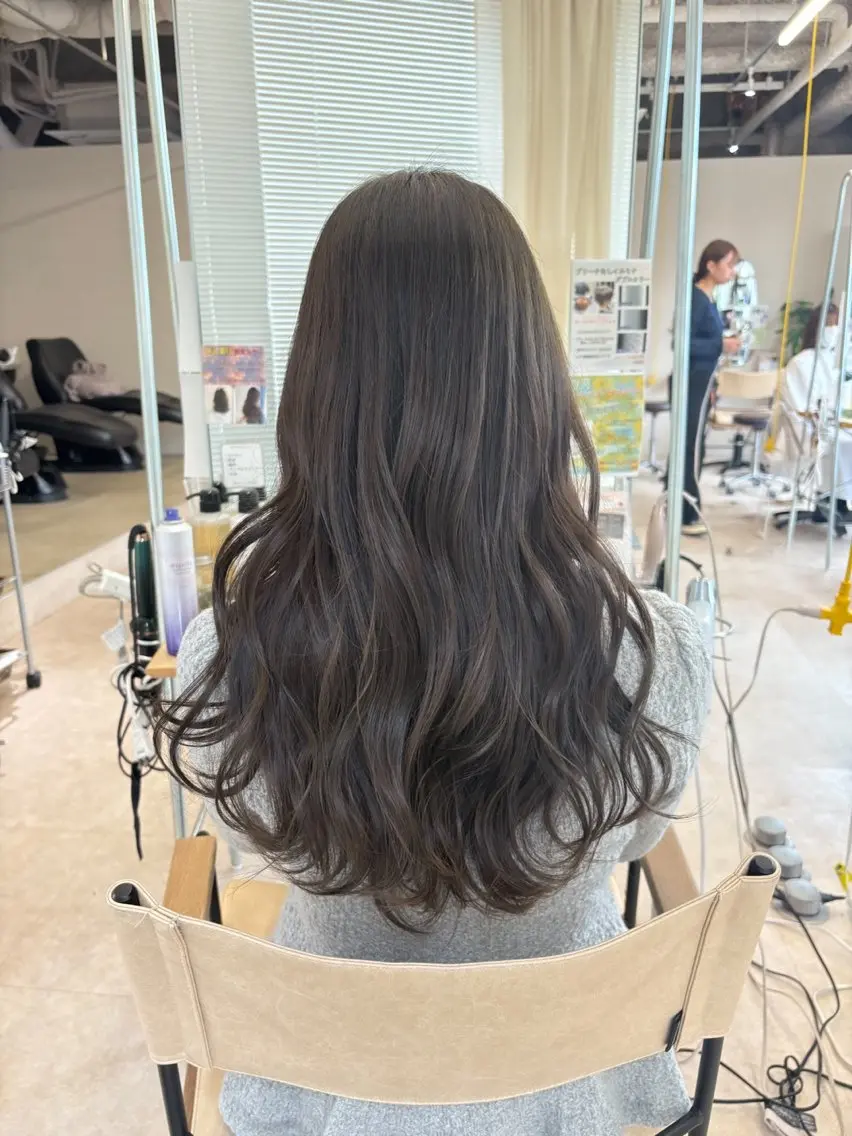 ロング カット ヘアカラー 艶感カラー🫧三浦 衣織のヘアスタイル