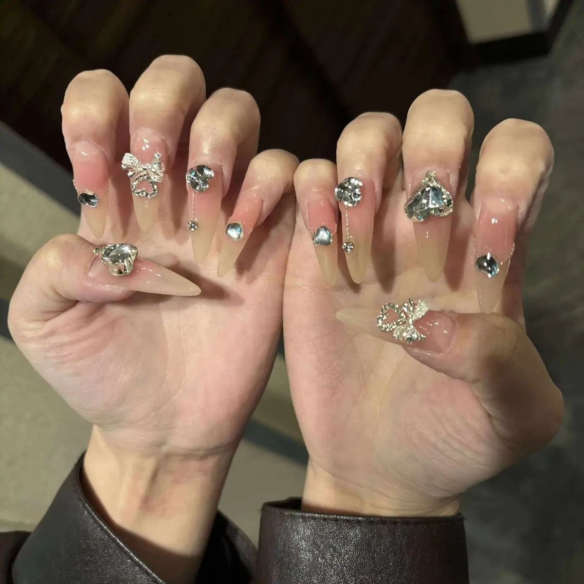 ネイル アートネイル ジェルネイル キラキラネイル ミラーネイル ニュアンスネイル ハンドネイル ハンドケア Nova Nail Nambaのネイルデザイン