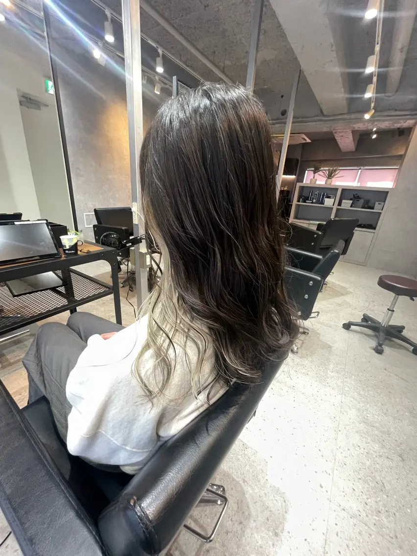 ロング カラー イヤリングカラー カット ヘアカラー トリートメント sato manamiのヘアスタイル