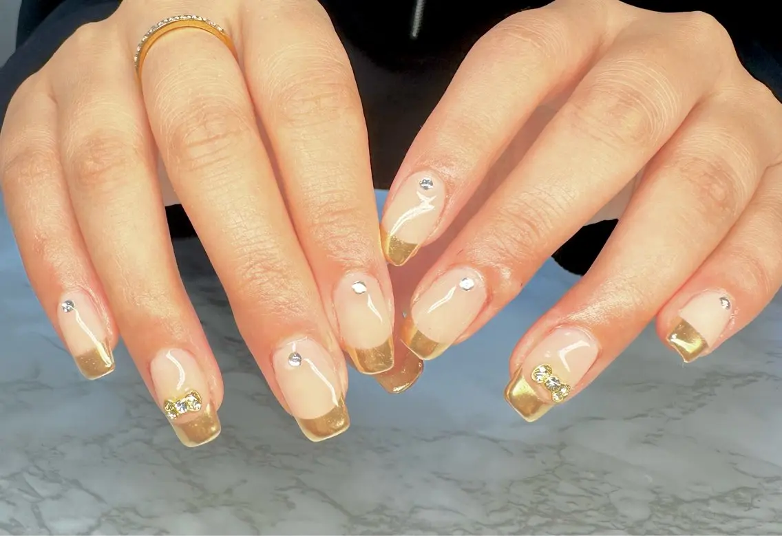 ネイル オーロラネイル フレンチネイル ミラーネイル ワンカラーネイル 冬ネイル Mai’s nailのネイルデザイン