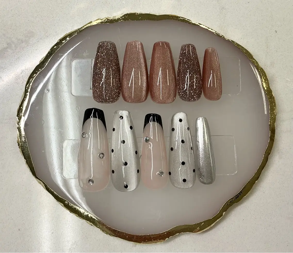 ネイル アートネイル フレンチネイル ジェルネイル ガラスフレンチ グラデーション Queeens nailのネイルデザイン