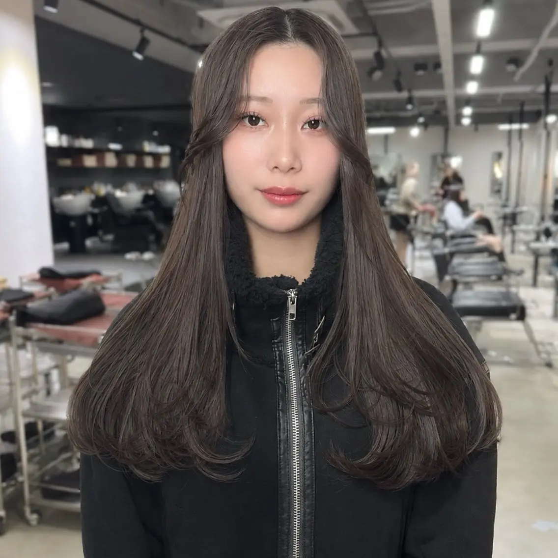 ロング くびれヘア 顔まわりレイヤー 顔周りカット 韓国風ヘア くびれレイヤー カット ヘアカラー 韓国レイヤー🇰🇷 艶髪💎renのヘアスタイル