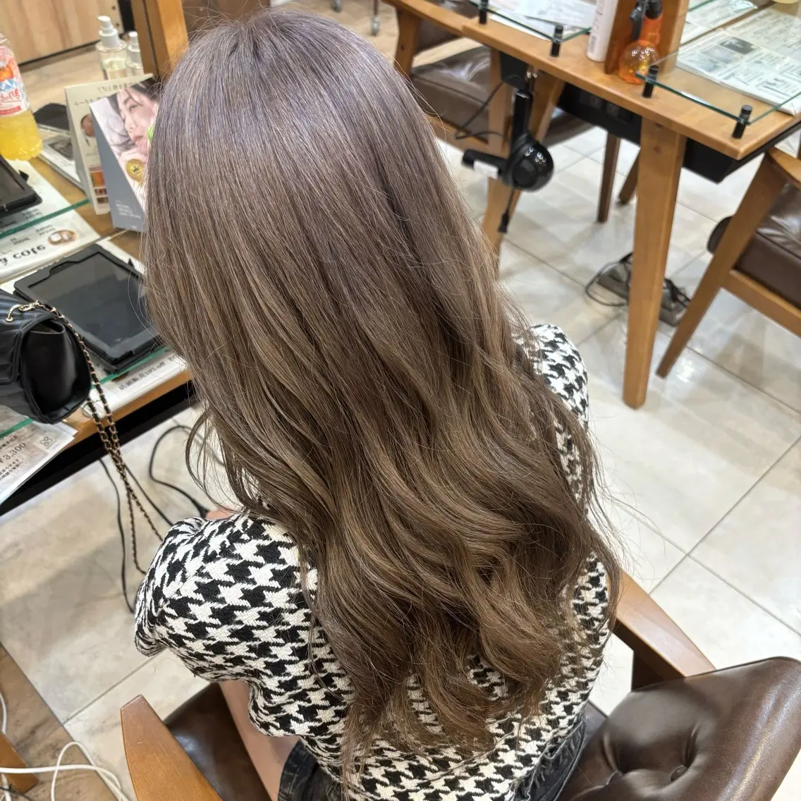 カラー ベージュカラー ミルクティーベージュ 新原 陽那のヘアスタイル