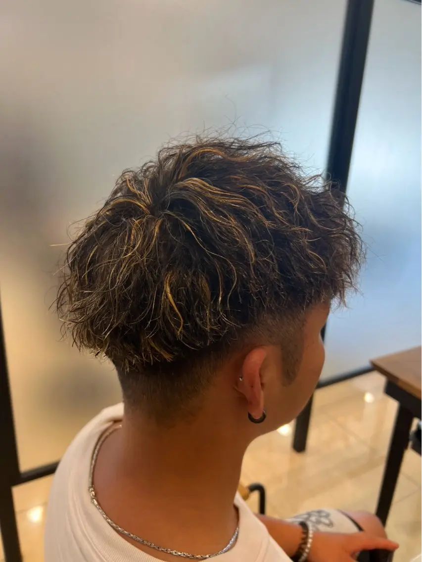 カラー メンズ メンズハイライト 抜きっぱなしブロンド ハイライトカラー ヘアカラー LiTA  浜線店 aiのヘアスタイル