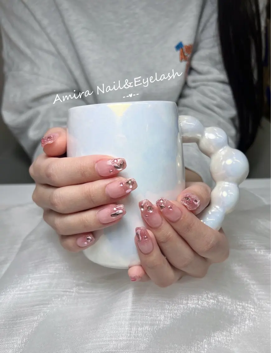 ネイル Amira アイラッシュのマツエク・マツパデザイン