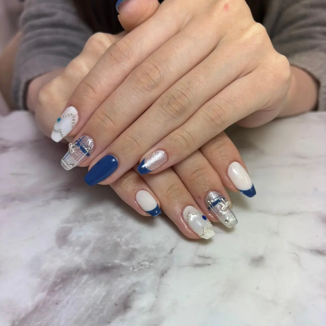 salon UNE LMA見習いスタッフのネイルデザイン