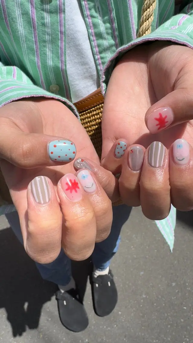 ネイル フラッシュネイル ホログラムネイル 韓国ネイル ラメ(グリッター) ラメグラデーション ハンドネイル MH_ Nailのネイルデザイン