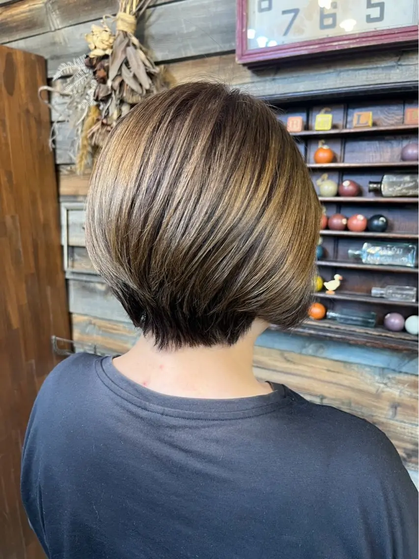 ショート ヘアカラー 山士家 慈葉のヘアスタイル