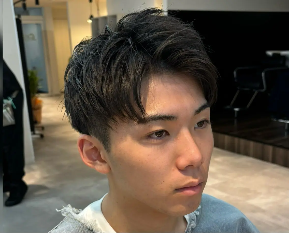 メンズ アップバング メンズショート 保立フェザーパーマ 大人メンズヘア船橋駅のヘアスタイル