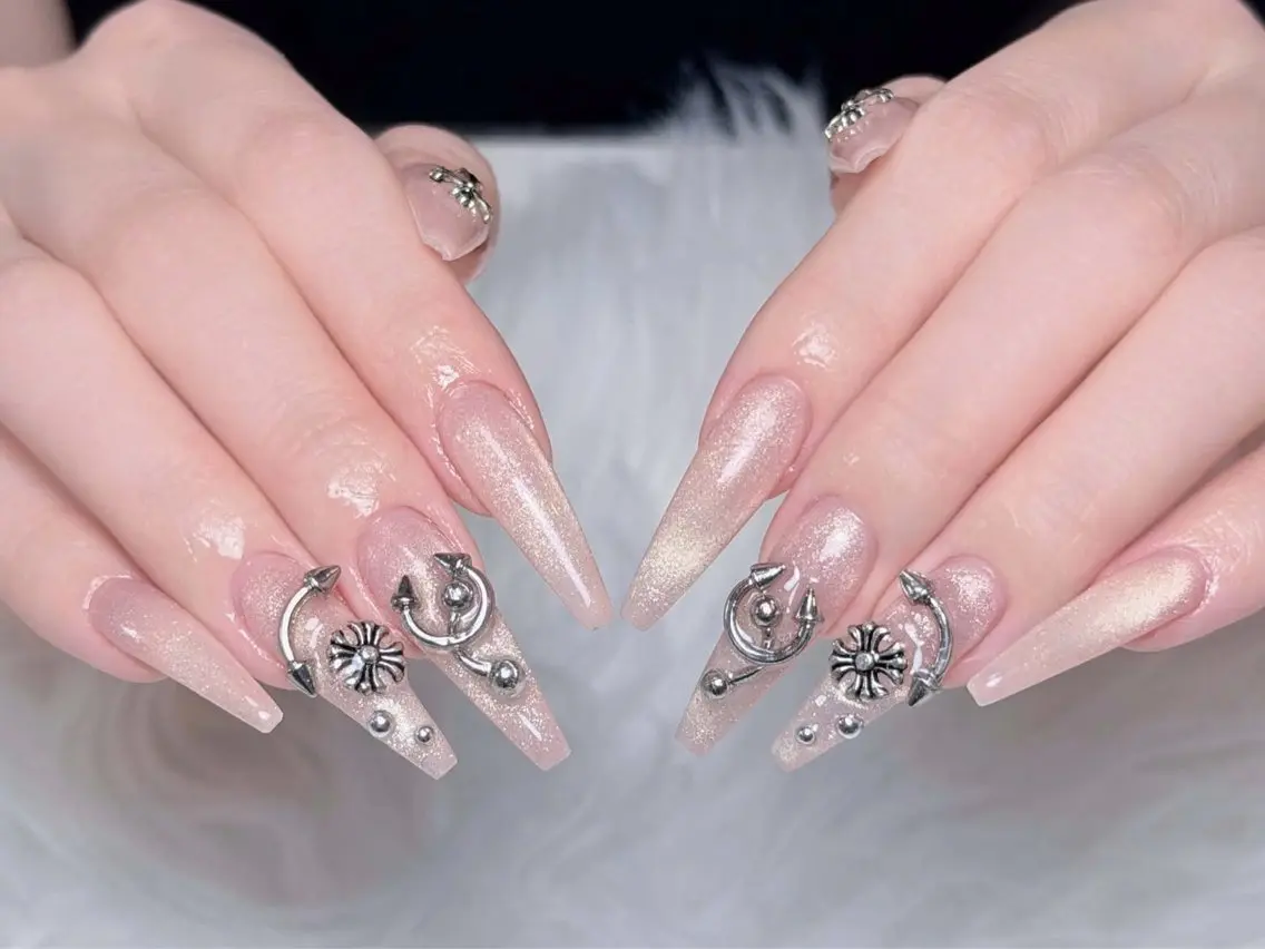 ネイル チークネイル ドット フレンチネイル グラデーション ハート ハンドネイル ハンドケア Eli Muse 新宿ネイルのネイルデザイン