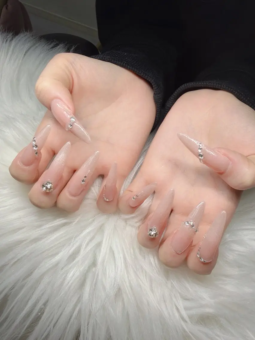 ネイル 長さ出し グラデーション 卒業式 キラキラネイル マグネットネイル Lee Nailsのネイルデザイン