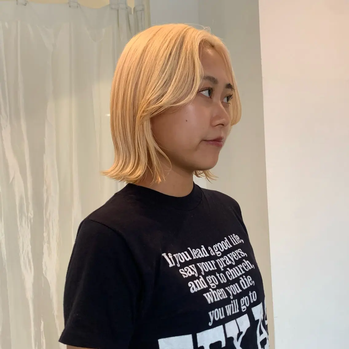 ミディアム カラー ブロンド ヘアカラー トリートメント 的場 莉音のヘアスタイル