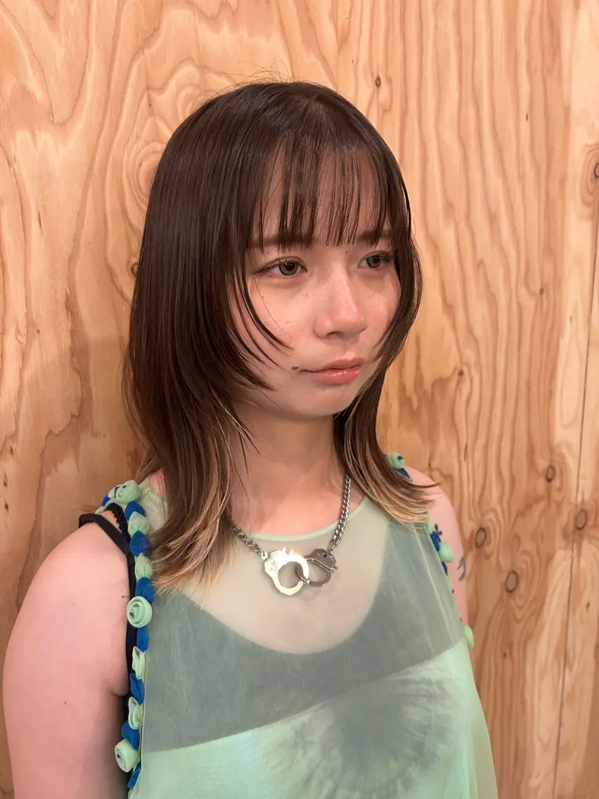 ミディアム カット ヘアカラー 似合わせレイヤー/透 明感カラー/momiのヘアスタイル
