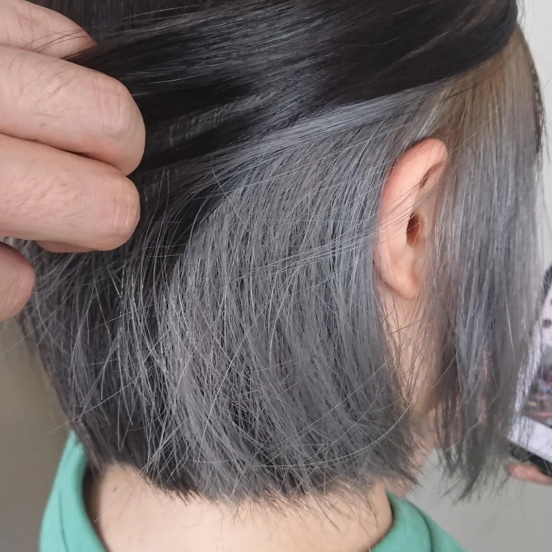 ミディアム カラー シルバー 田邉 俊和のヘアスタイル