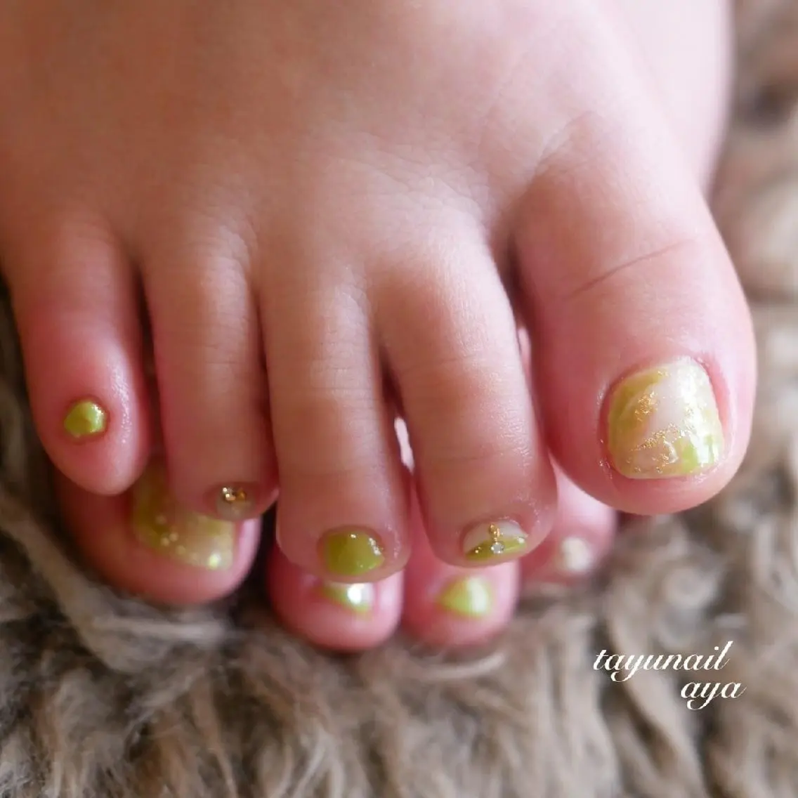 ネイル ブルー フットネイル ジェルネイル ゴールド グリーン ネイルサロン 【たゆnail】のネイルデザイン