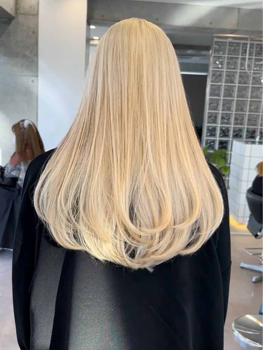 セミロング カラー ブリーチ ブロンド ケアブリーチ ハイトーンカラー 似合わせカット カット ヘアカラー ツヤ髪ミルクティー ベージュ🪽/三藤のヘアスタイル