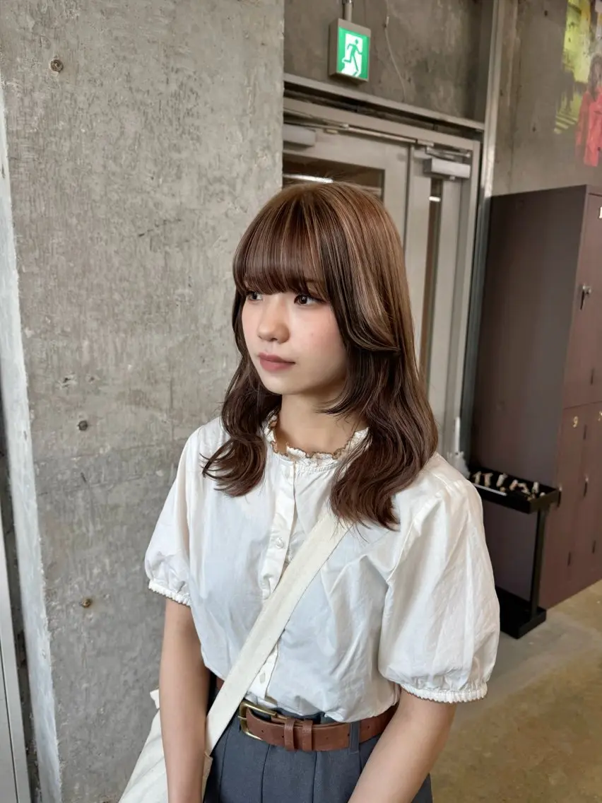 セミロング カラー ミストバング  フェイスフレーミング 森田遥奈/透明感カラ ー/酸性ストレートのヘアスタイル