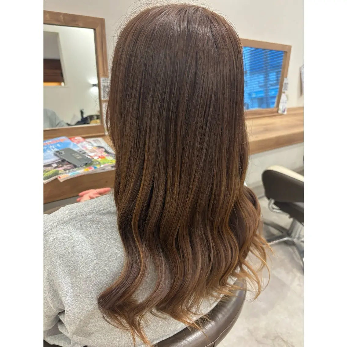 ロング カラー ベージュカラー ヘーゼル レイヤーカット カット ヘアカラー トリートメント 阿部 美咲のヘアスタイル