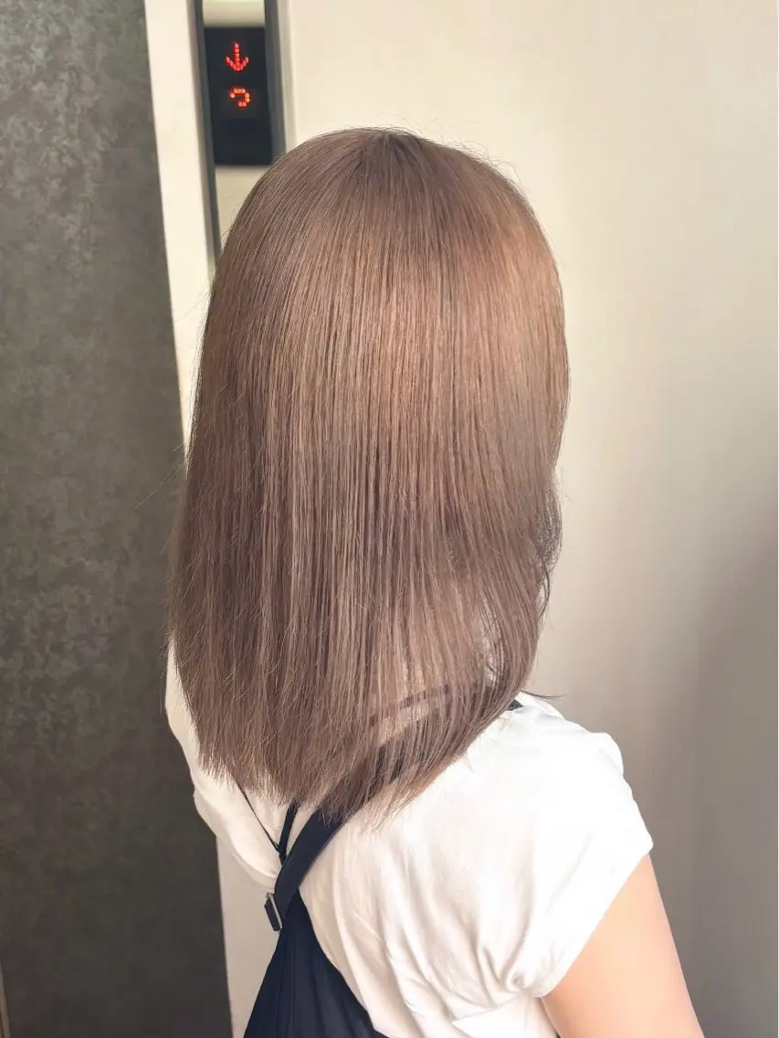 ミディアム カラー カット ヘアカラー トリートメント 詩乃🎀ピンク 暖色系🫧レイヤーのヘアスタイル