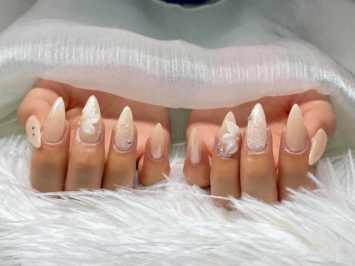 ネイル オーロラネイル 氷ネイル・うるうるネイル 韓国ネイル 水色 夏ネイル ハンドネイル kirakime nailのネイルデザイン