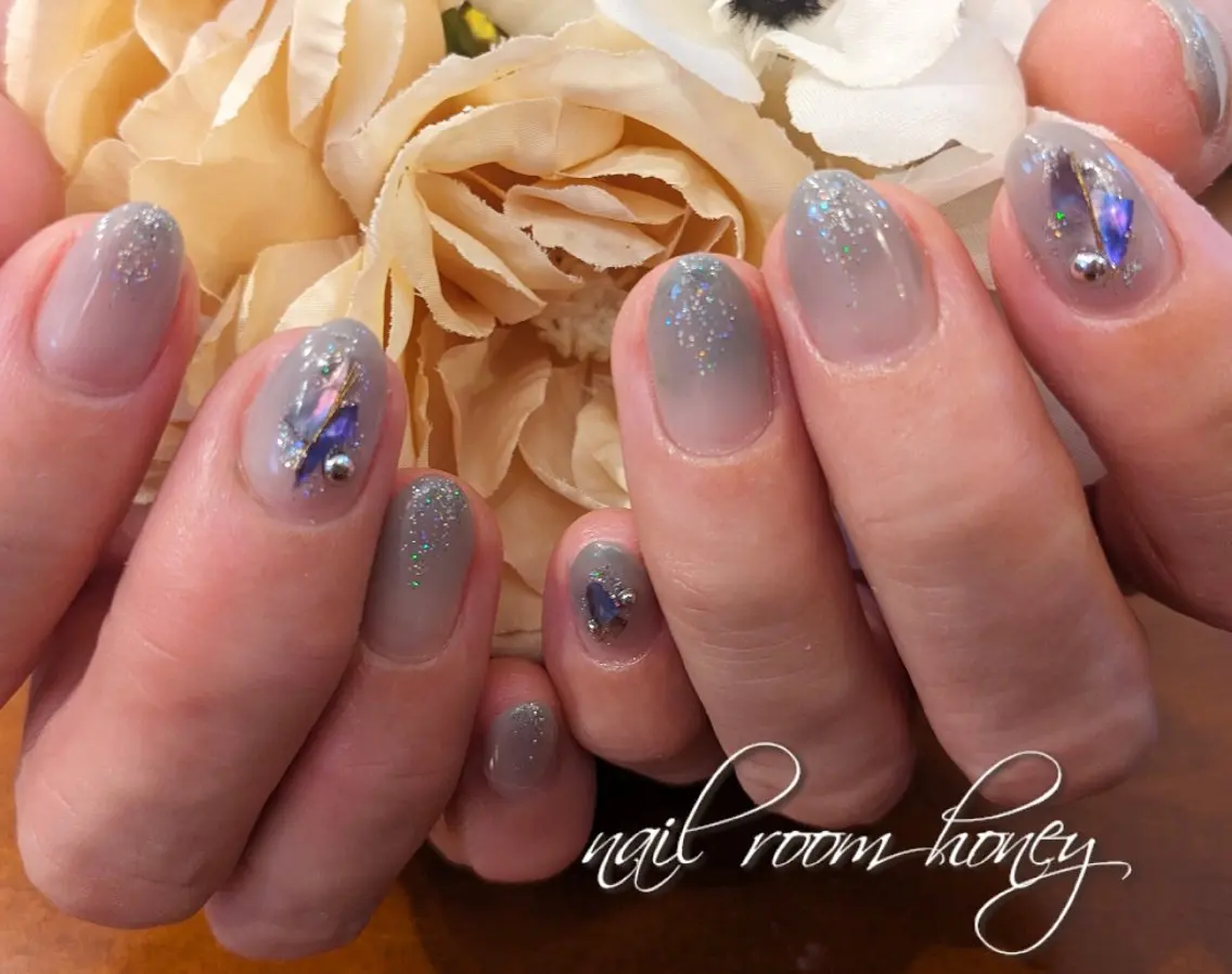 ネイル グラデーション ラメ(グリッター) パープル シルバー ハンドネイル nail room  honeyのネイルデザイン