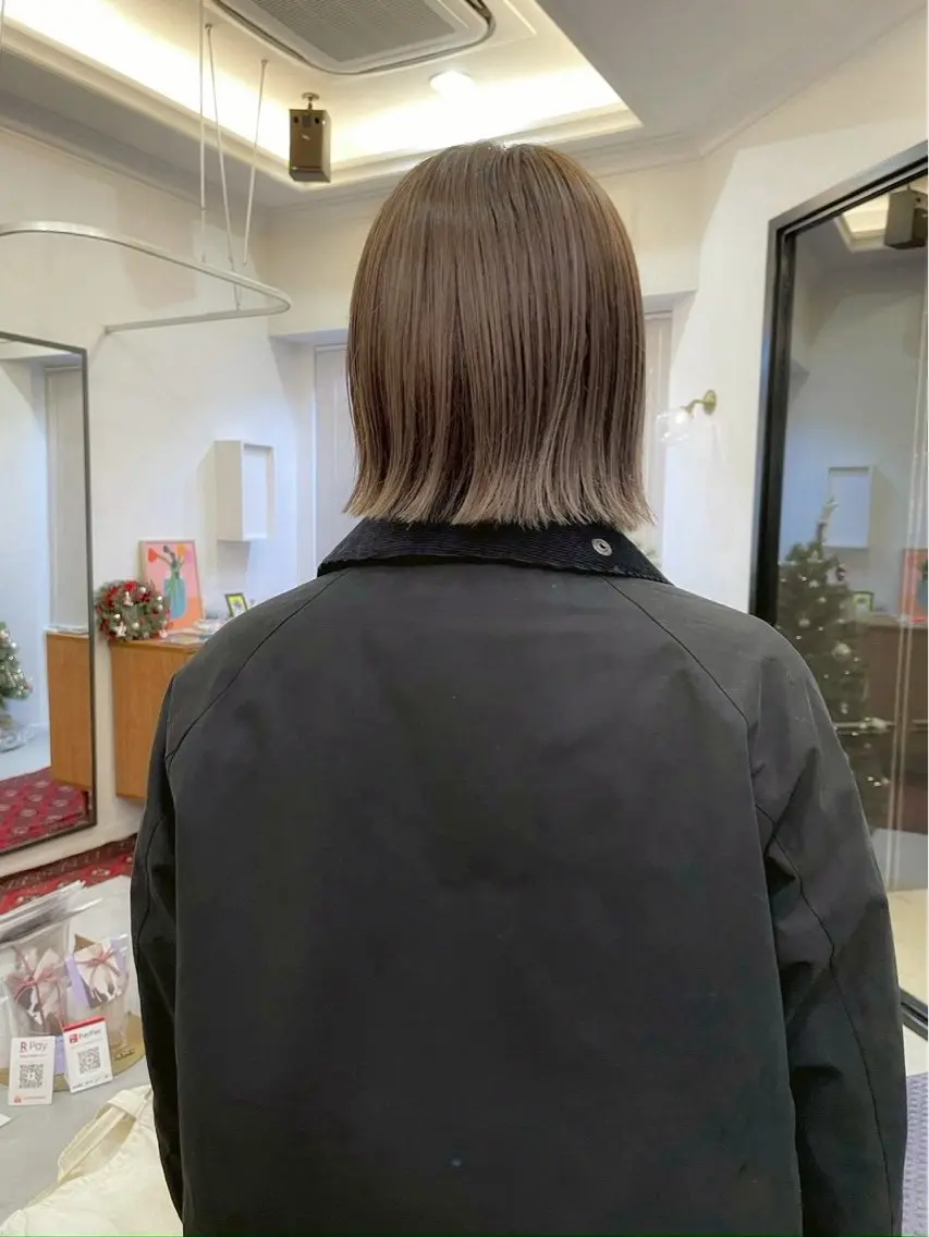 ショート カラー 森 彩夏のヘアスタイル
