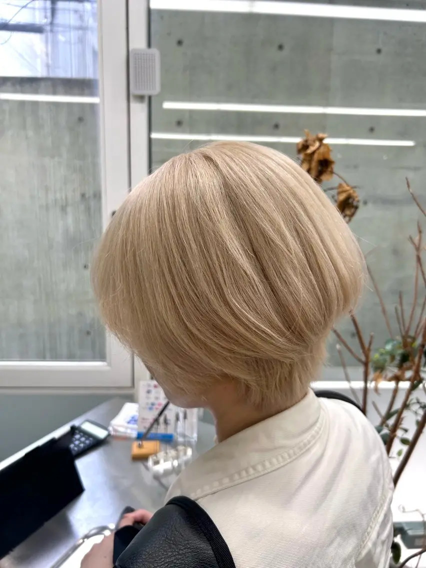ショート カラー ブリーチ ケアブリーチ ダブルカラー ハイトーンカラー Aoba 🫧艶ハイトーン🫧のヘアスタイル