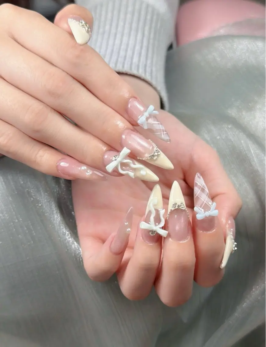 ネイル チークネイル フレンチネイル グラデーション キラキラネイル 韓国ネイル ハンドネイル HIKARIHANA NAILのネイルデザイン
