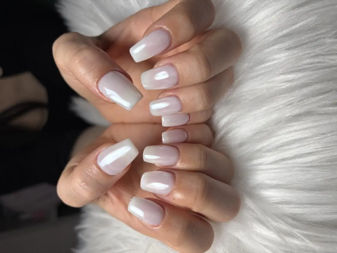 ネイル ミラーネイル ホワイト ハンドネイル フットネイル nail salon Libertyのネイルデザイン