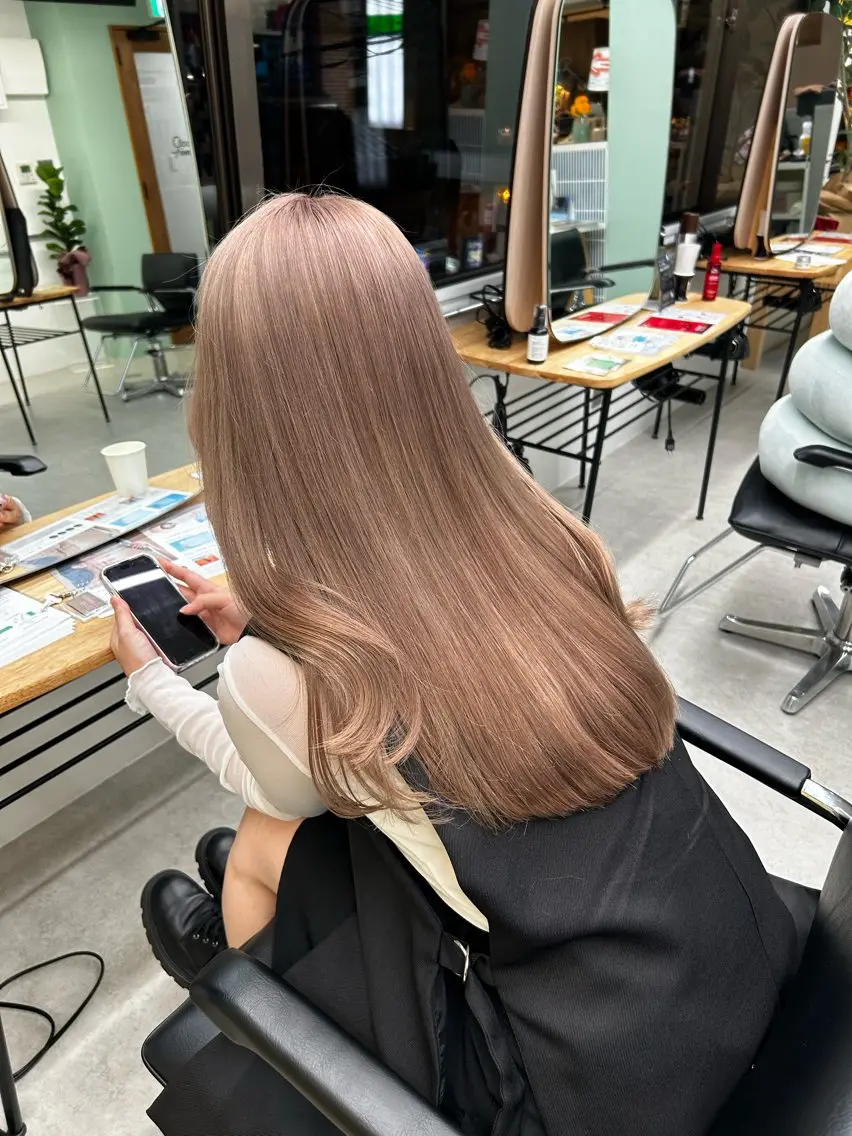【🚨初回限定!50%以上OFFクーポン】ケアブリーチリタッチ+オンカラー+カットの写真