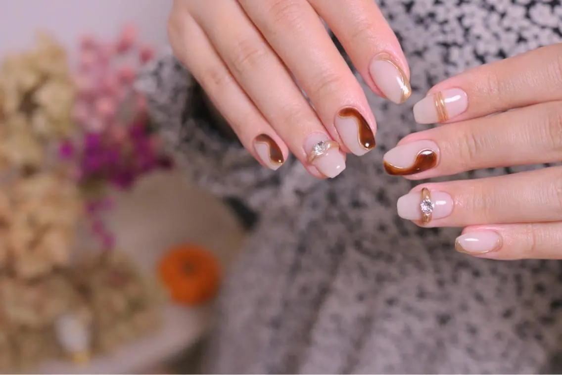ネイル オーロラネイル カジュアル 長さ出し ジェルネイル 韓国ネイル ハンドネイル MH Nailのネイルデザイン