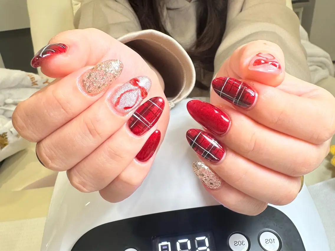ネイル 長さ出し ラメ(グリッター) マグネットネイル ハンドネイル ハンドケア LYYM Salon Miraのネイルデザイン