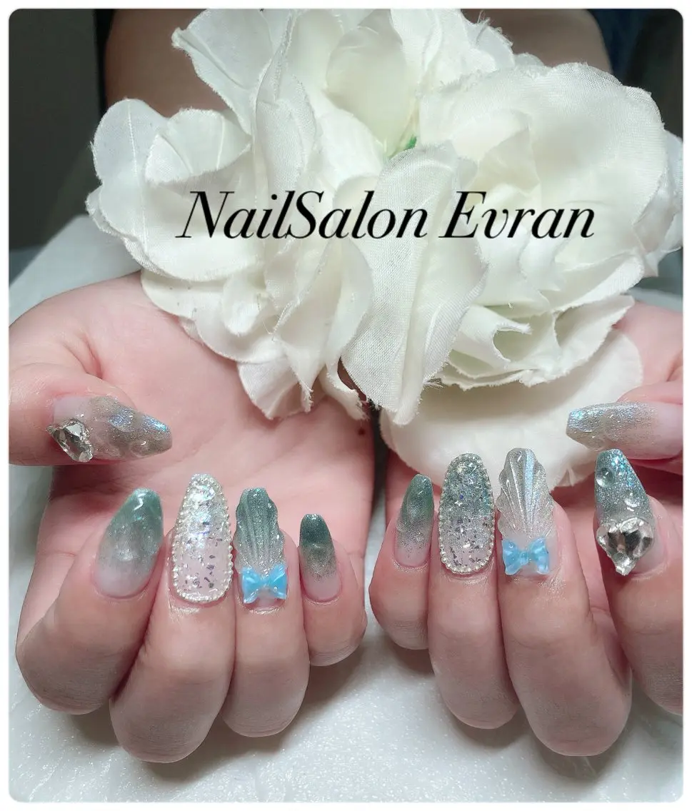 ネイル アートネイル フレンチネイル キラキラネイル マグネットネイル 持ち込み ハンドネイル Nail salon Evranのネイルデザイン