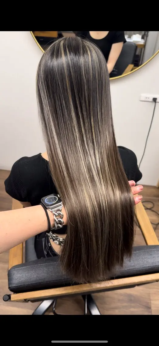 ロング カラー バレイヤージュ ハイライトカラー オレンジ ハイライト レイヤーカット ヘアカラー トリートメント 橋本 昇平のヘアスタイル