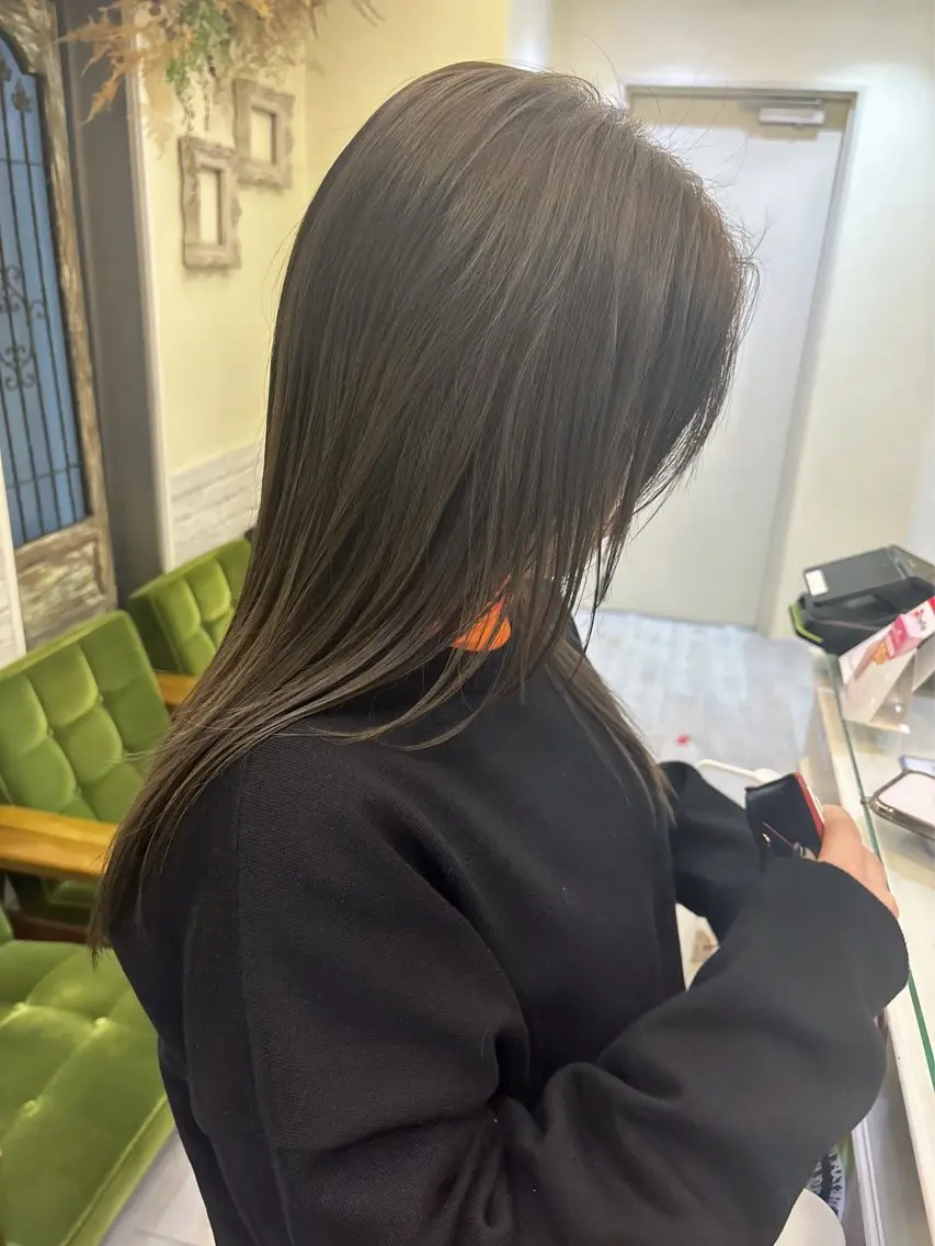 セミロング カラー 透明感カラー 大久保 愛のヘアスタイル