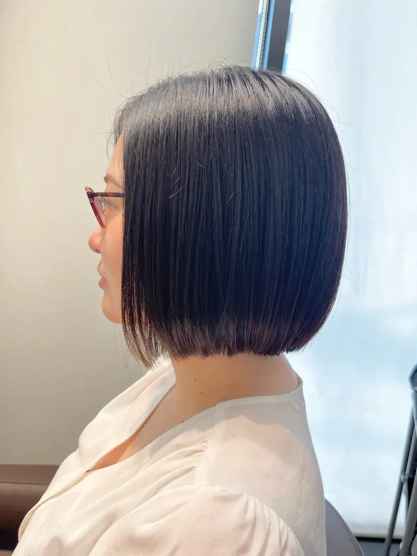 ショート 縮毛矯正 悩む大人女性の味方 白髪ぼかし/うる艶髪のヘアスタイル
