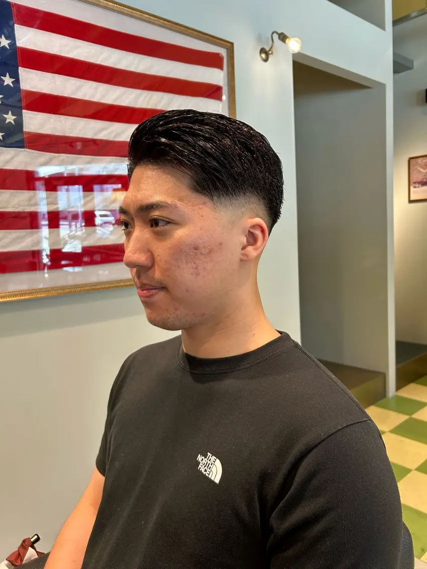 ショート メンズ フェードカット メンズパーマ スキンフェード 刈り上げ カット 鈴木 航のヘアスタイル