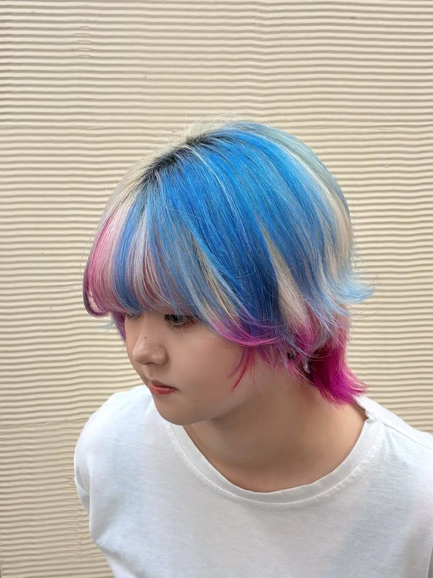 ショート ヘアカラー 細田 舞乃のヘアスタイル