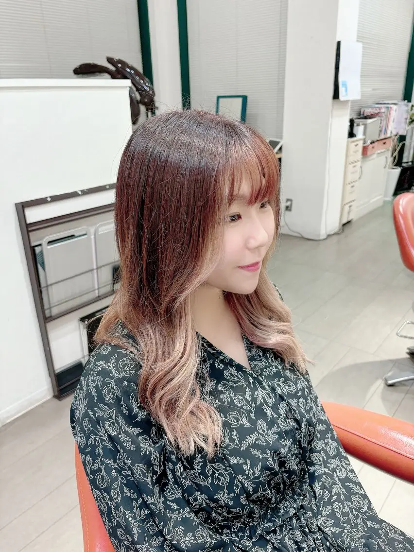 カラー 飯岡 セナのヘアスタイル