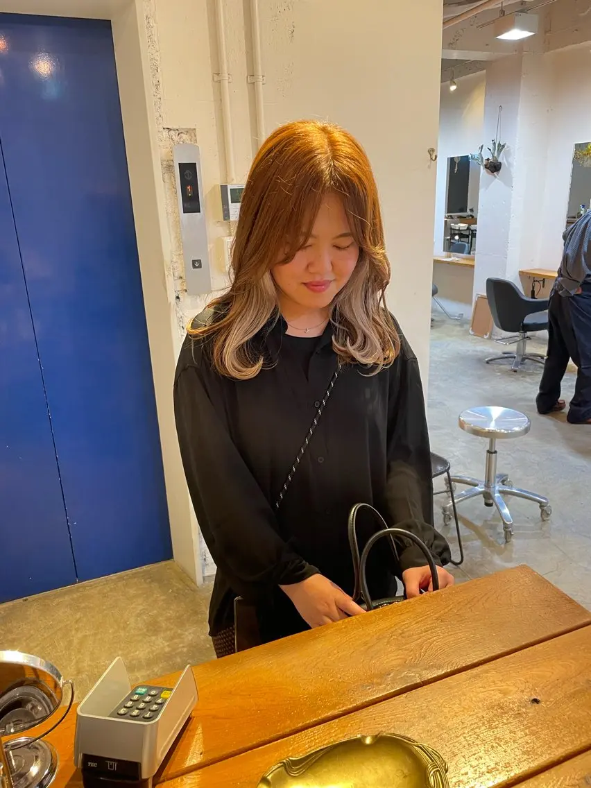 ミディアム カラー ベージュカラー ブリーチ ヘアカラー トリートメント MIOベージュカラー 柔らかいカラーのヘアスタイル