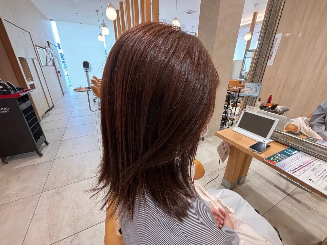 セミロング カラー かわにし ゆきのヘアスタイル