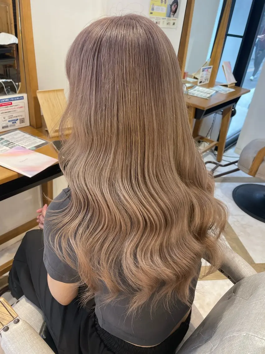 ロング エクステ 顔周りカット ハイライト 韓国風ヘア レイヤーカット ヘアカラー Lovis moa 〘国分 かな〙のヘアスタイル
