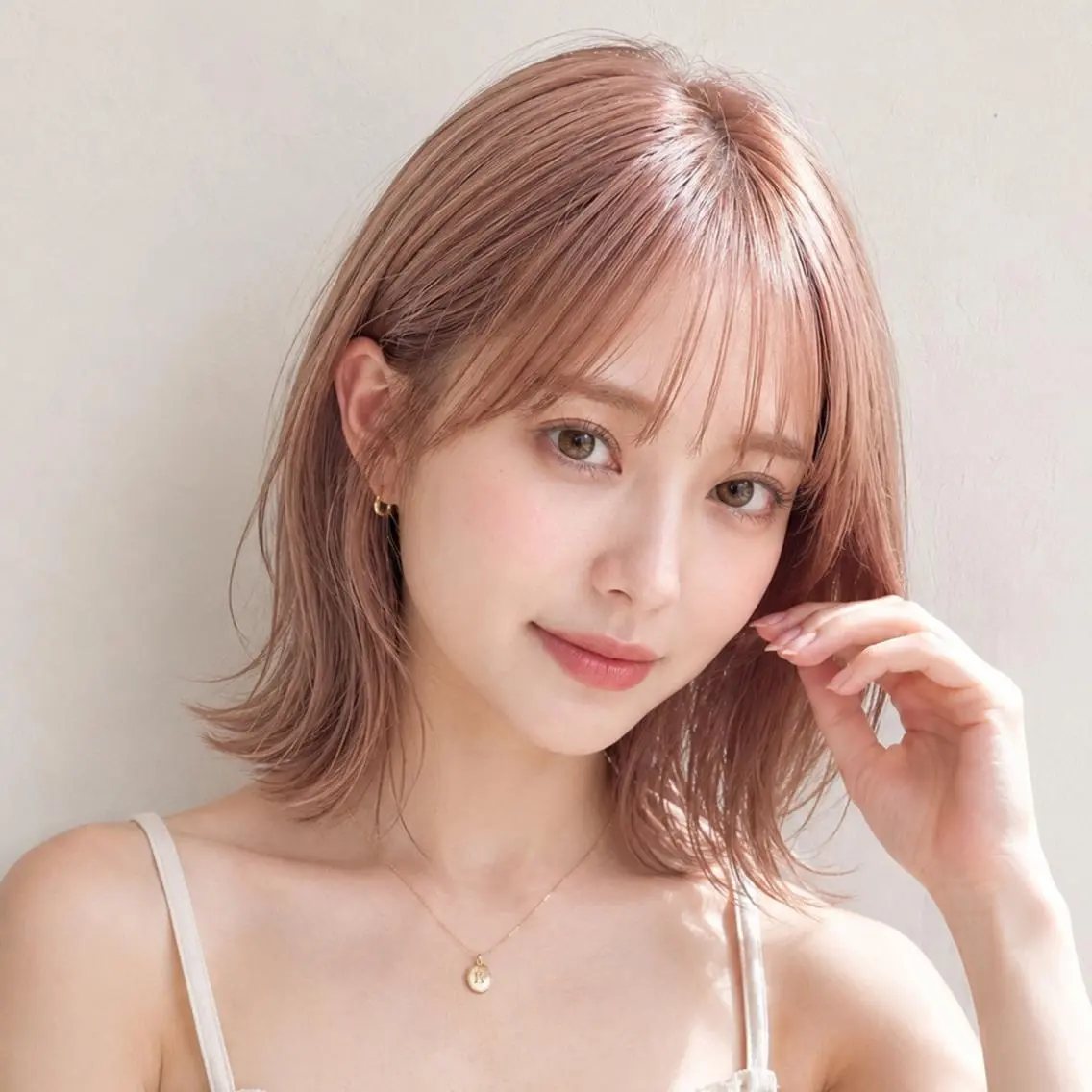 ミディアム カラー ベージュカラー 透明感カラー ダブルカラー ハイトーンカラー ピンクカラー カット ヘアカラー トリートメント SOURCE梅田💎 ヘアケア/艶カラーのヘアスタイル
