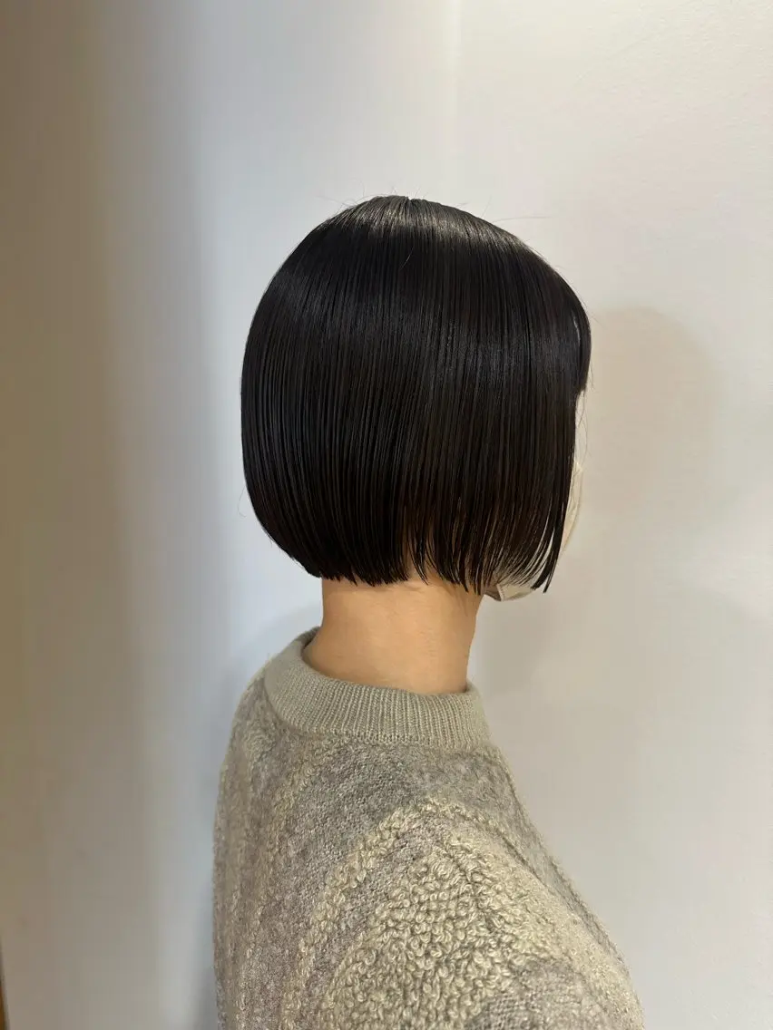 ミディアム カット 塩澤 榛奈のヘアスタイル