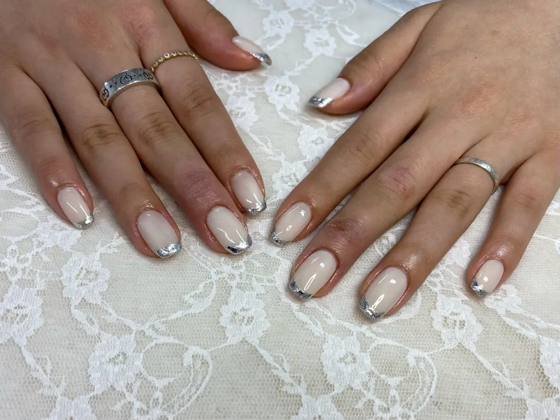 ネイル フレンチネイル ガラスフレンチ ホワイト ハンドネイル ハンドケア 心斎橋Salon Epokkuのネイルデザイン
