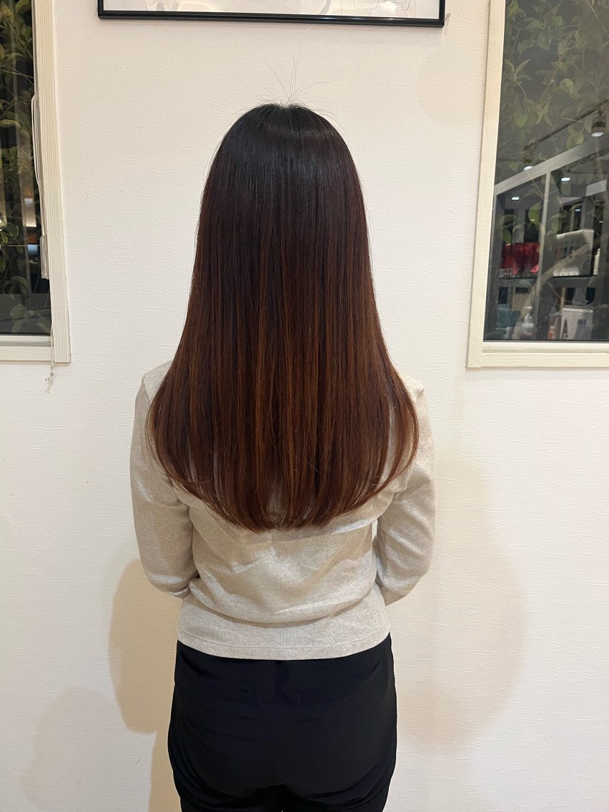 ロング 新谷 瀬里菜のヘアスタイル