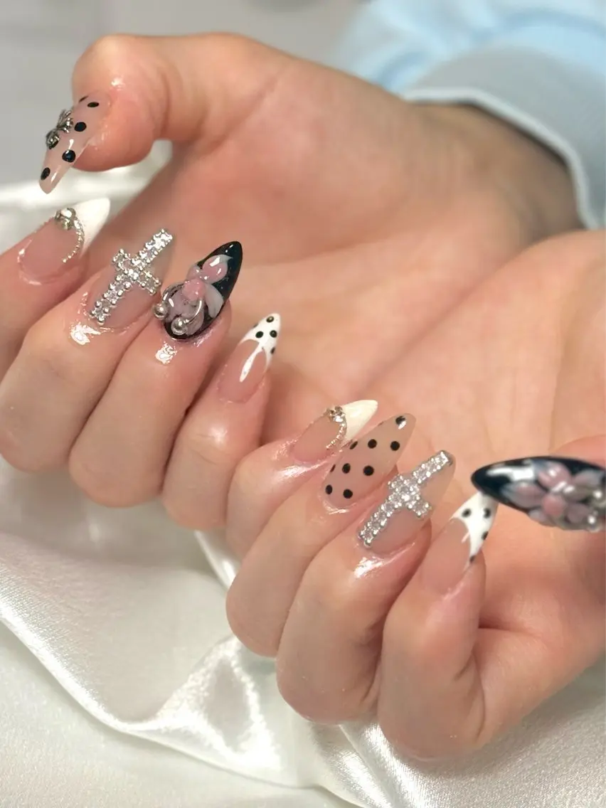 ネイル ハンドネイル ルシイ🎀新宿長さ 出しパーツ専門店のネイルデザイン