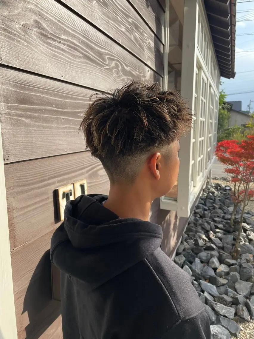 ショート メンズ メンズブリーチ メンズハイライト ハイライト 吉村 周馬のヘアスタイル